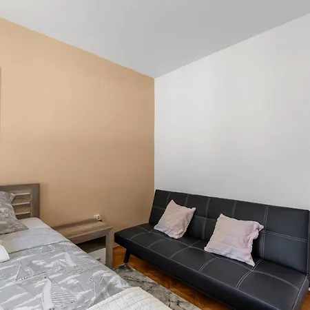 Apartment Petricija With Garden *