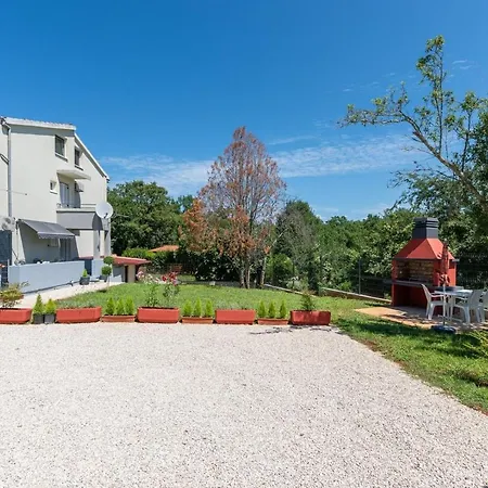 Petricija With Garden Apartment *