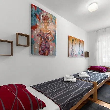 Apartment Petricija With Garden *