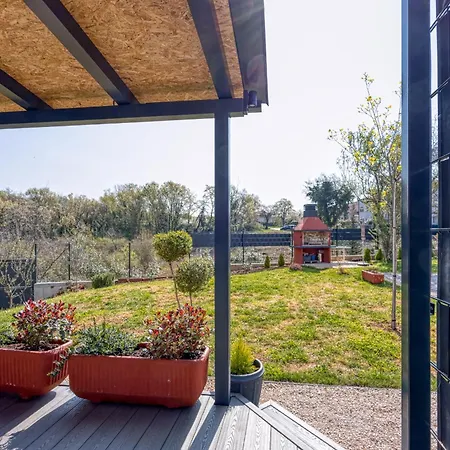 Apartment Petricija With Garden *