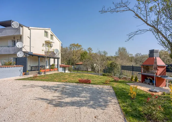 Διαμέρισμα Petricija With Garden Πόρετς