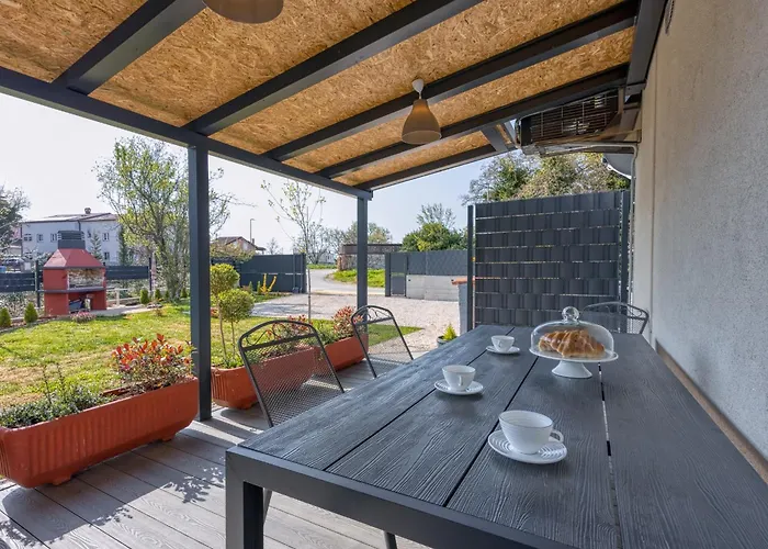 Petricija With Garden * Πόρετς